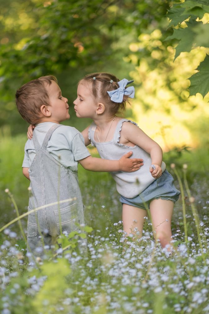 Девчонки они такие)))