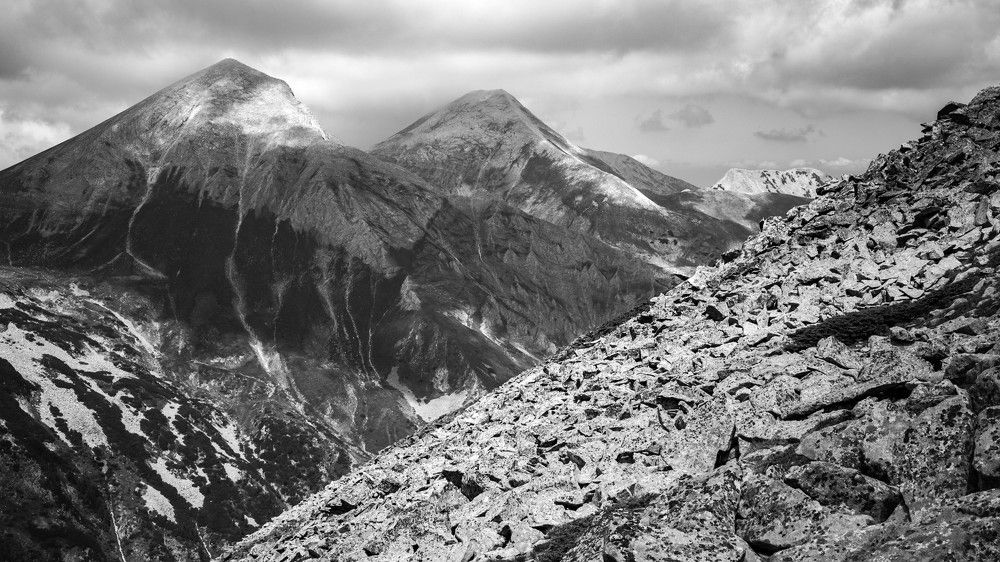 Vihren and Kutelo peaks seen from Todorka