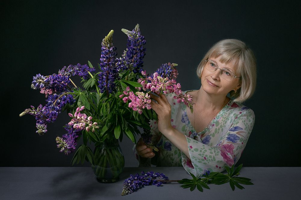 Автопортрет с люпинами