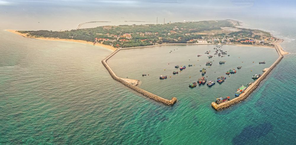 Bach Long Vi 's dock