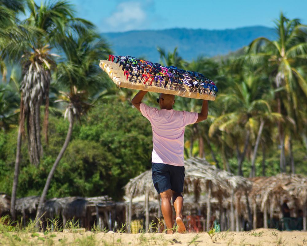El vendedor de lentes de sol. The Sunglases salesman