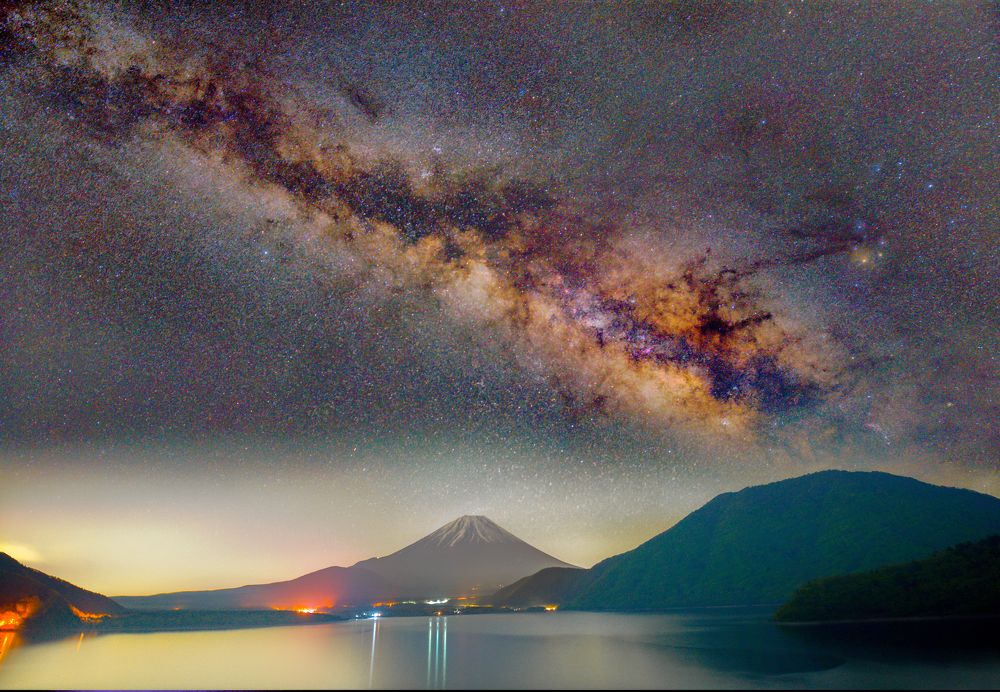 Photograph by Phùng Minh Long