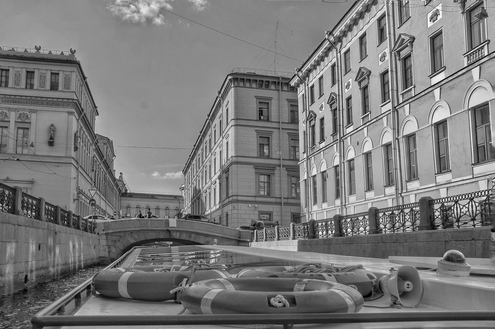 Кругом вода.