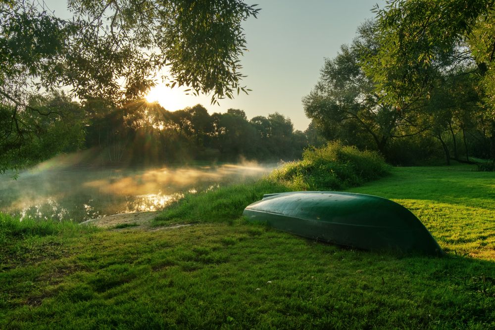 восход светила на берегу