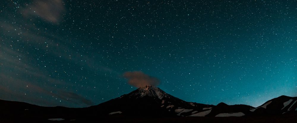 Корякский вулкан под звёздами
