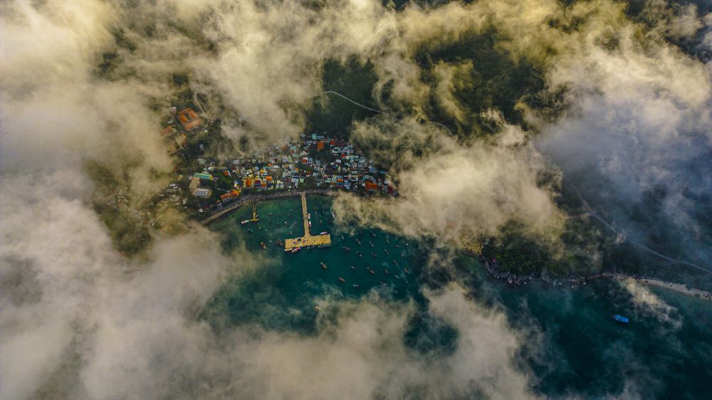 Photograph by Rin Võ