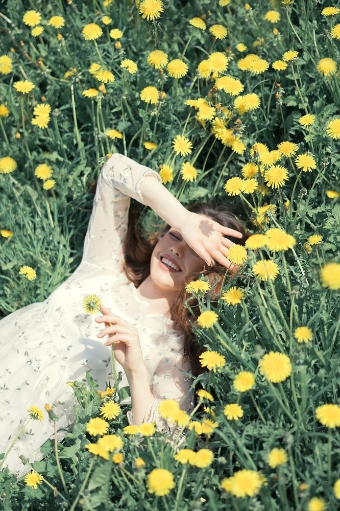 В одуванчиках