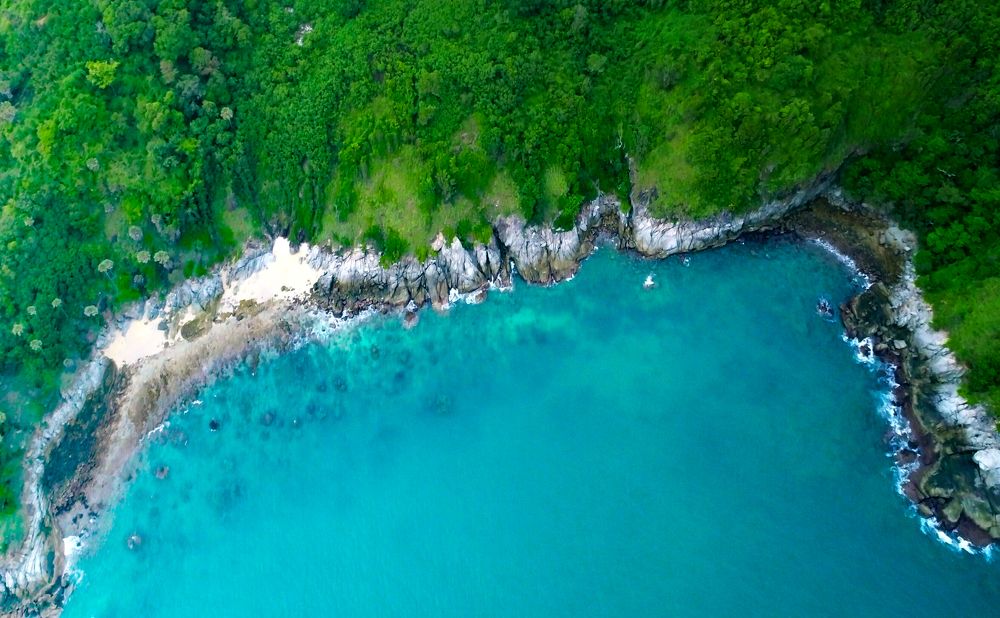 Blue Shades hitting the Green shore