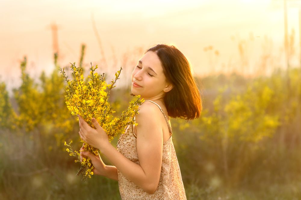 На закате с цветами