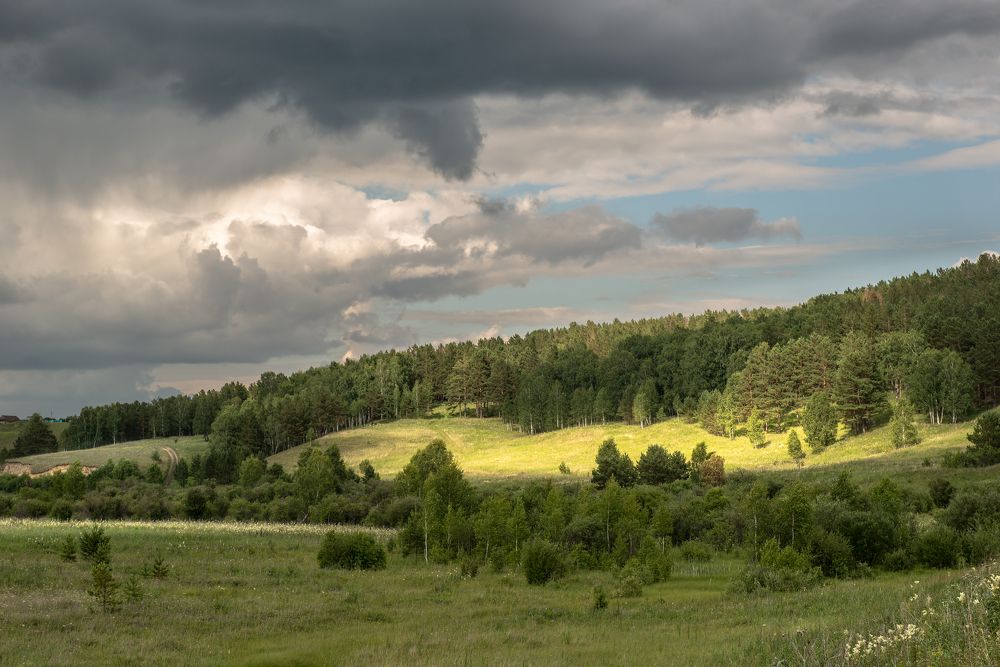 Солнце играет.