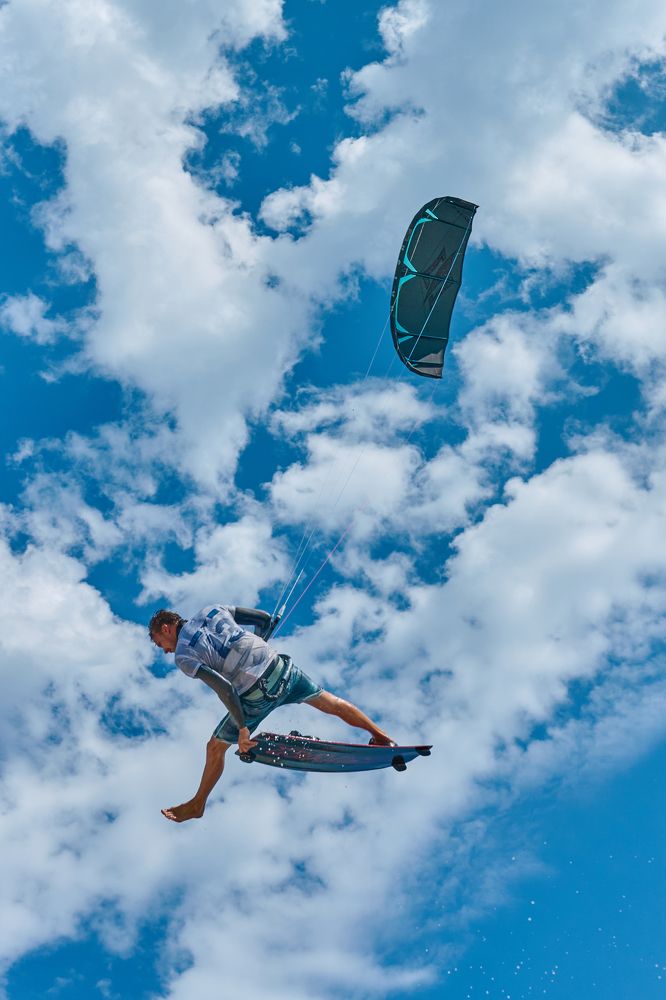 Одна нога ... - здесь, другая - там