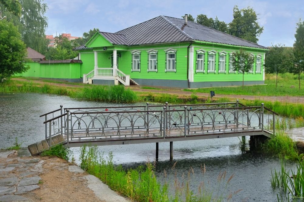 Зеленый домик