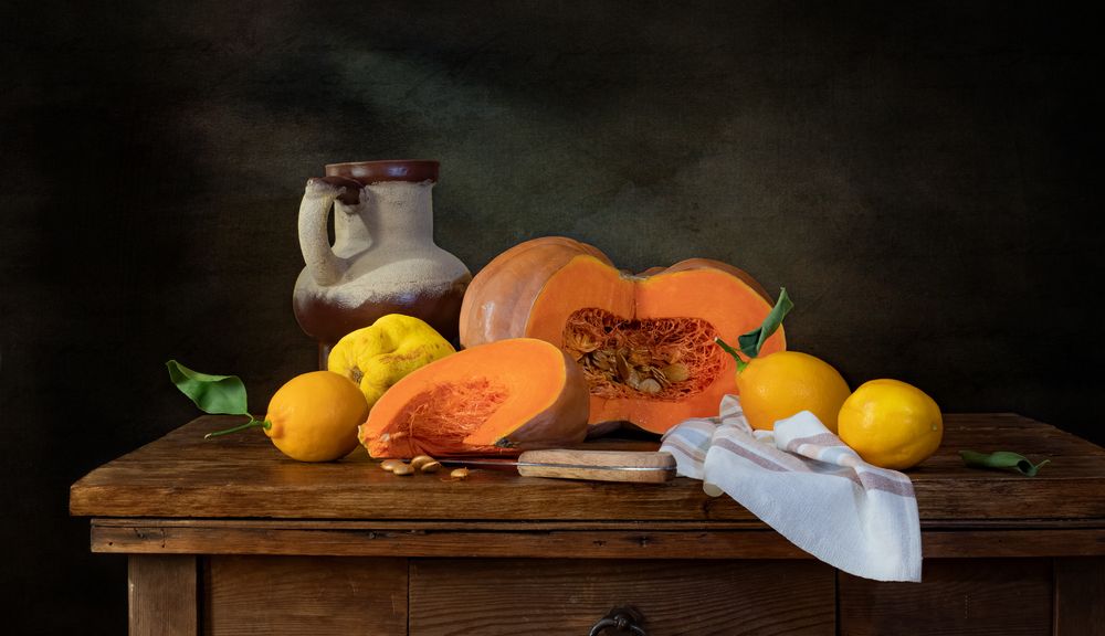 Натюрморт с тыквой и лимонами