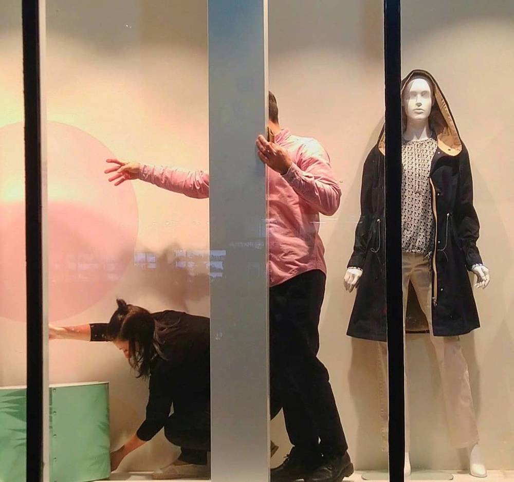 Танцы за стеклом