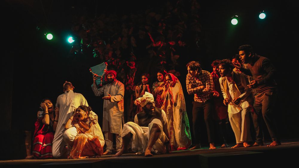 Chaos in Theatre play