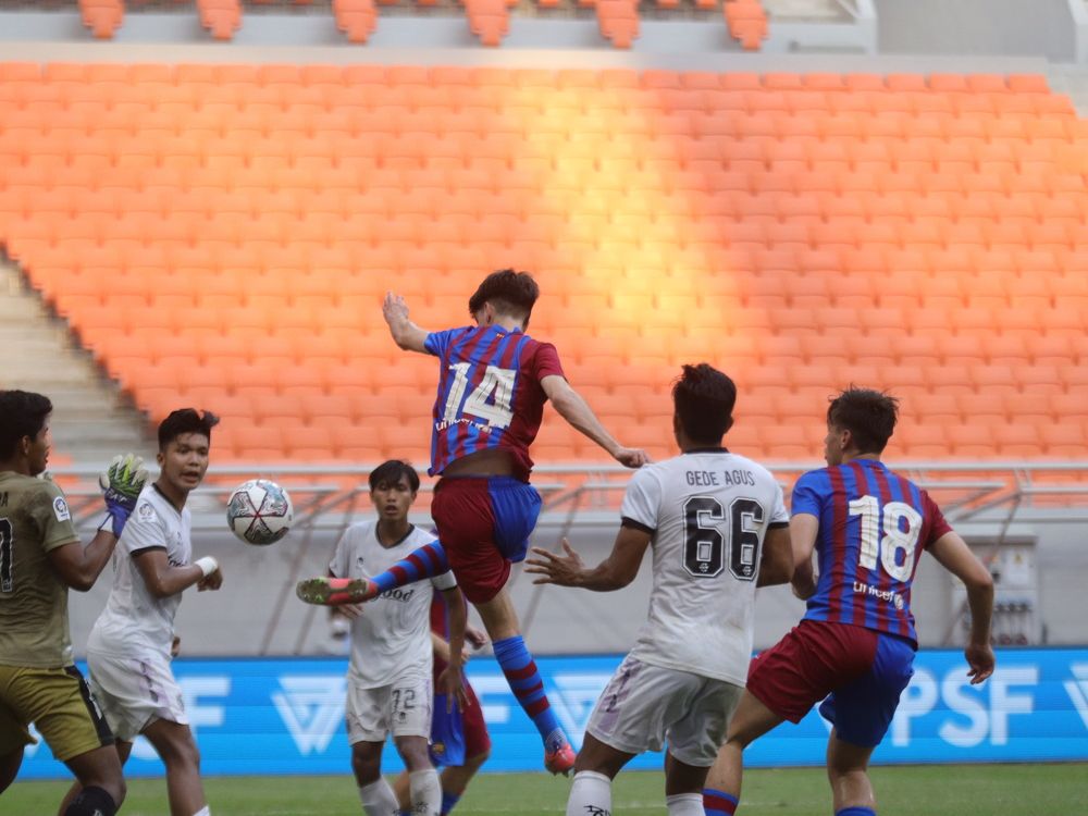 Photograph by Benny Momor