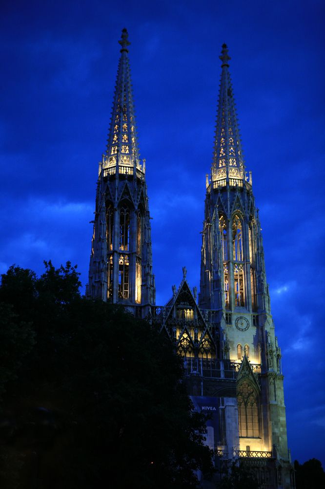 Венская ратуша в ультрамариновых сумерках!  Das Wiener Rathaus in der Ultramarin-Dämmerung!