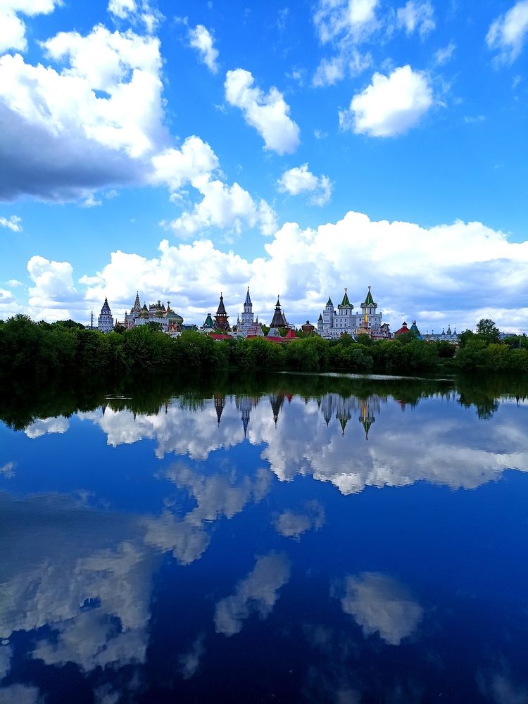 Зеркальный город