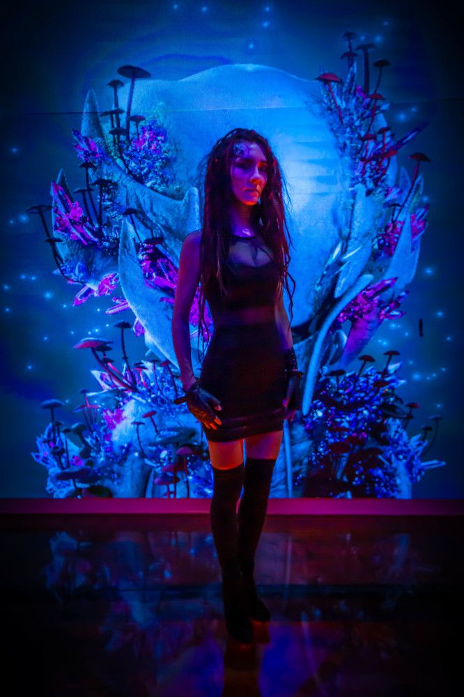 Неоновая Юля