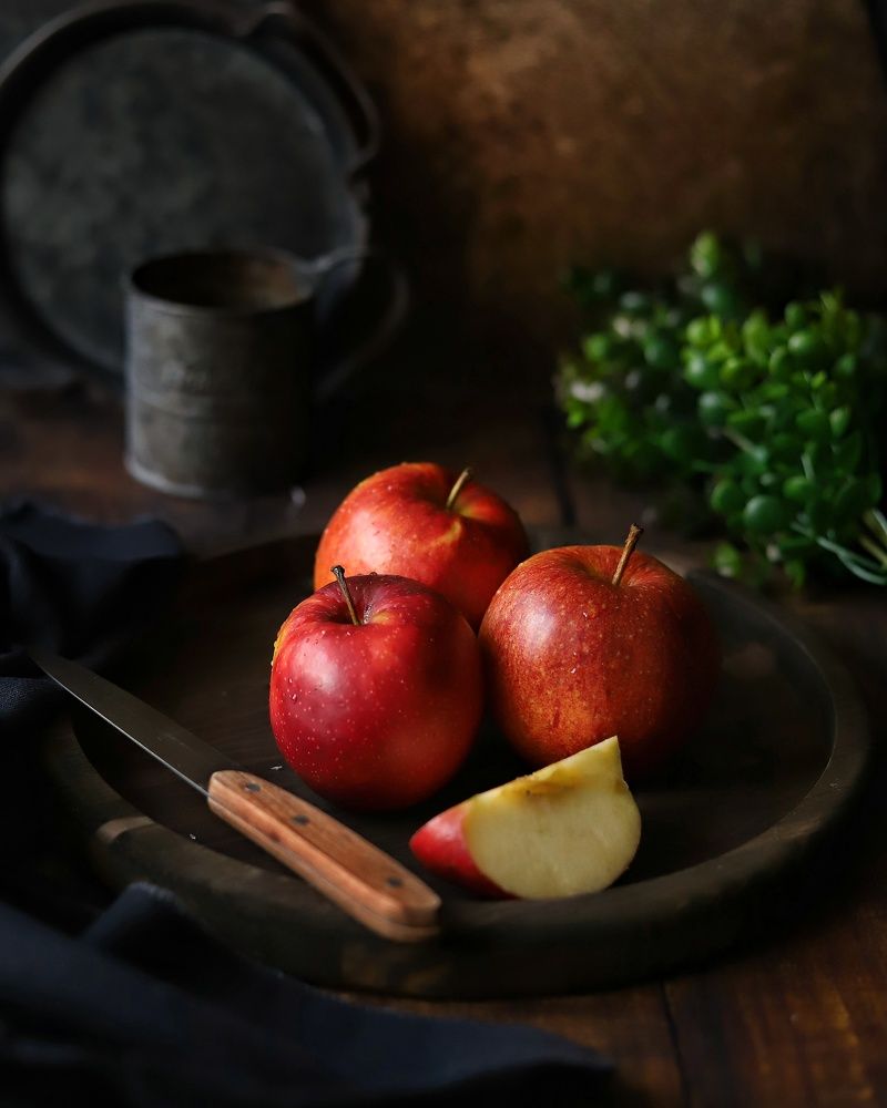 Яблоки в низком ключе