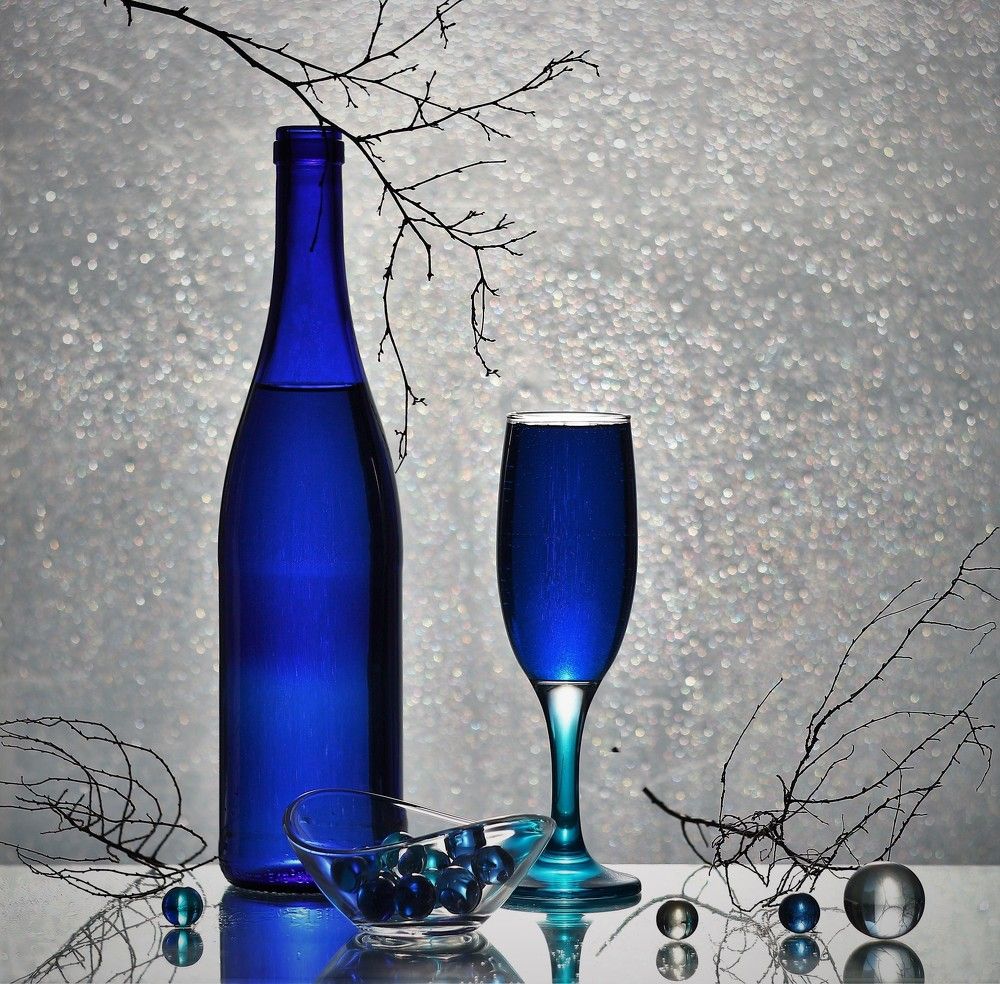 Серебристо-синий