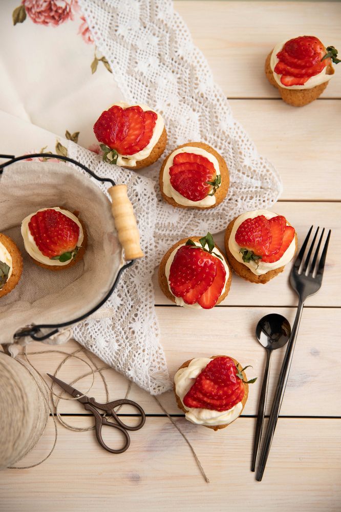 Кексы с клубникой