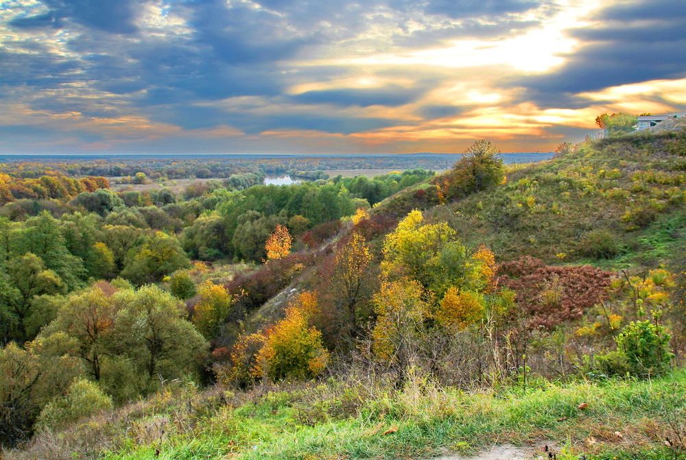 Осень в окрестностях Свенского монастыря