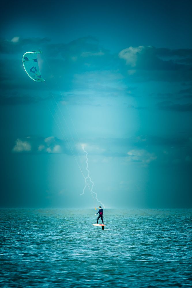 Гроза на море