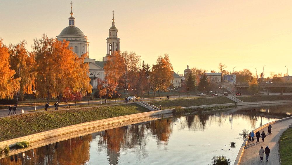 Осенним вечером в городе