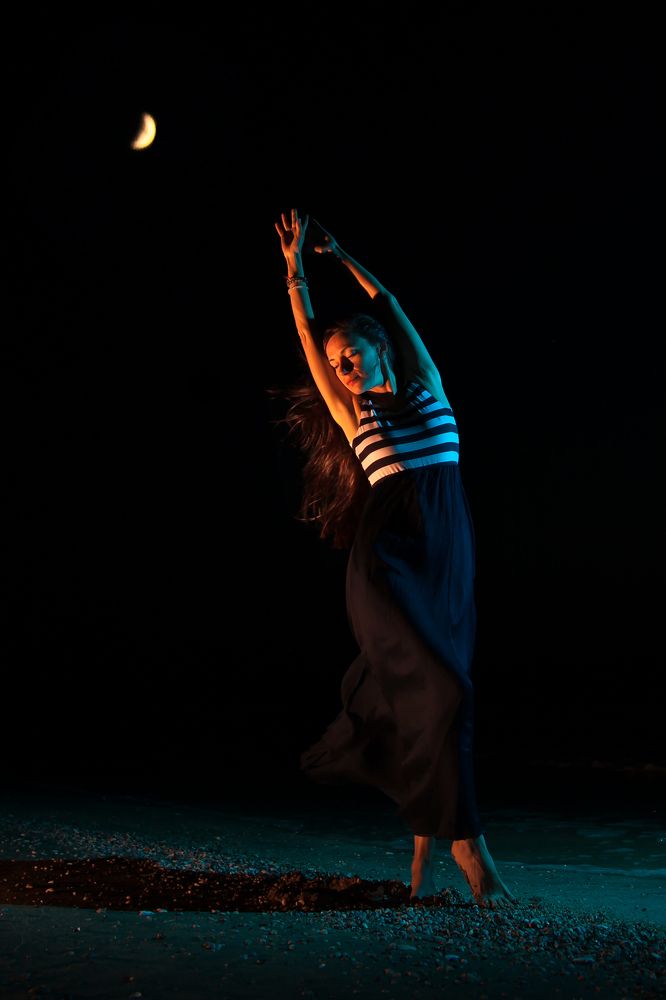 Танцующая при луне