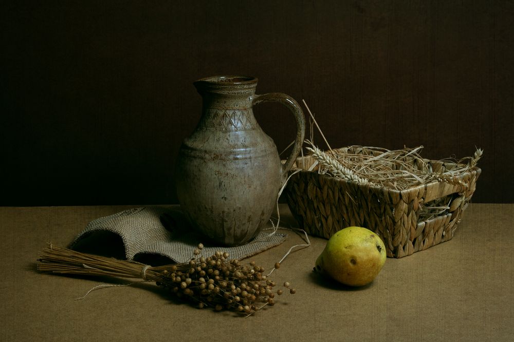 Натюрморт с грушей