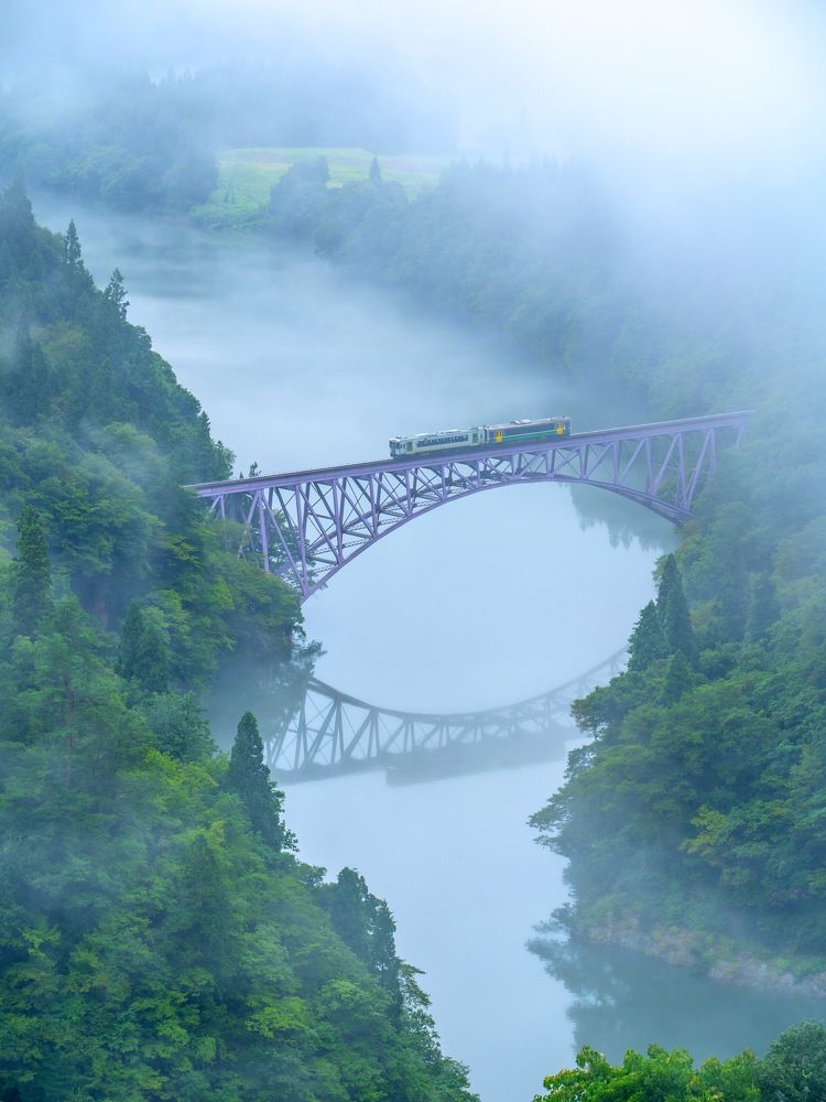 Photograph by Phùng Minh Long