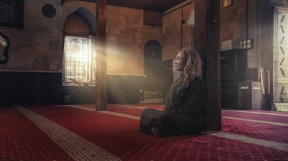 Photograph by Max Samadhi