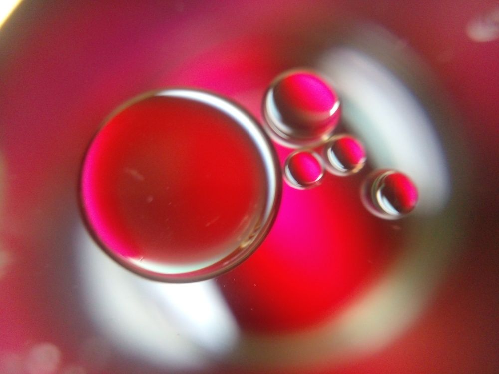 Red oil boil. Macro.