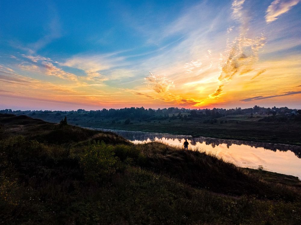 Рассвет у реки