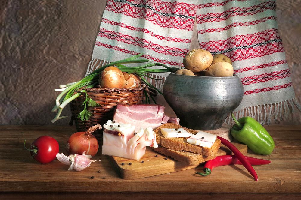 натюрморт с салом