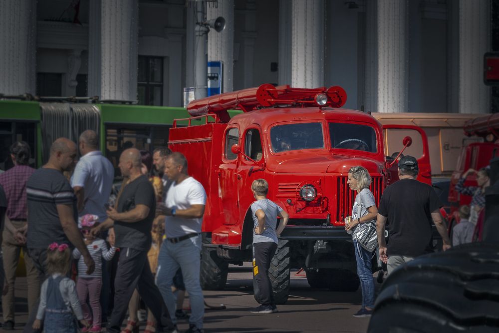Я в пожарные пойду, пусть меня научат ...