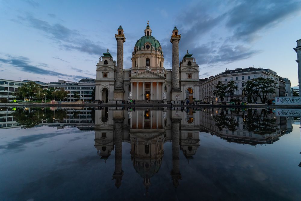 Teich vor der Karlskirche