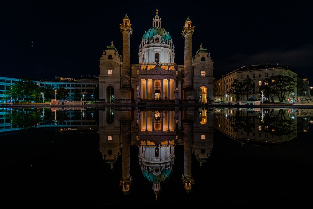 Teich vor der Karlskirche