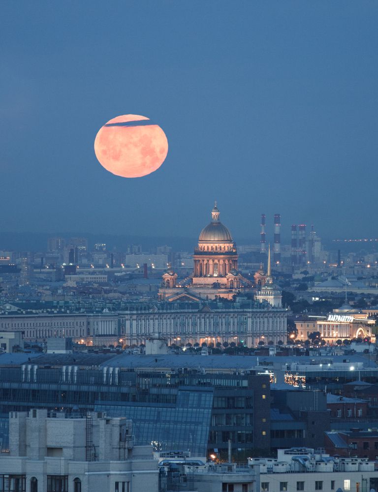 Клубничная луна