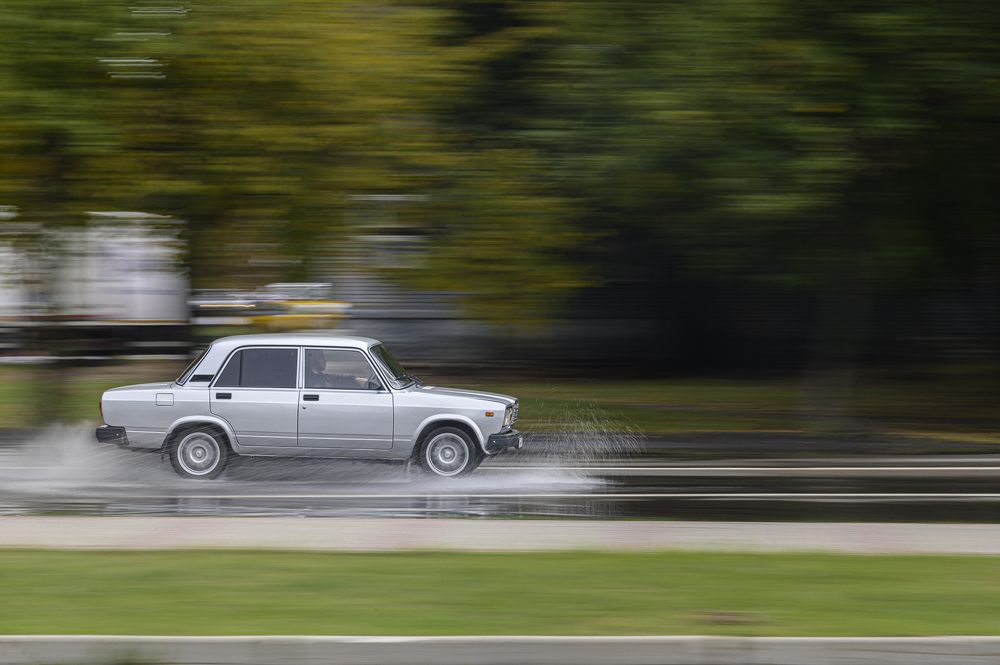 Они по лужам, опять по лужам