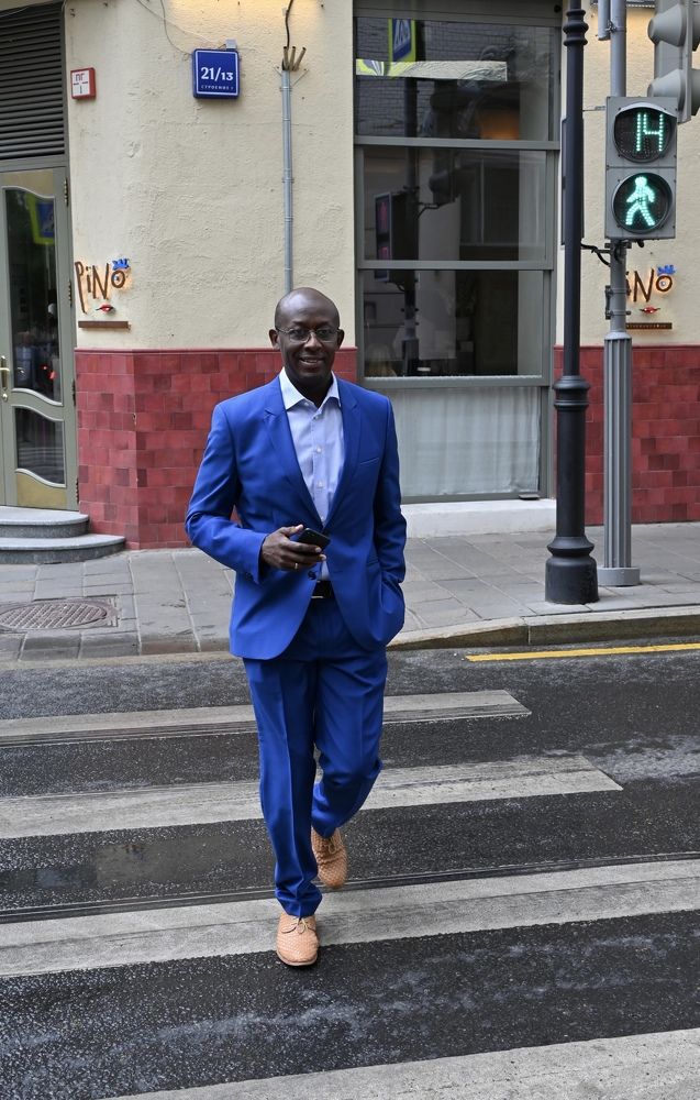 Стрит в синем