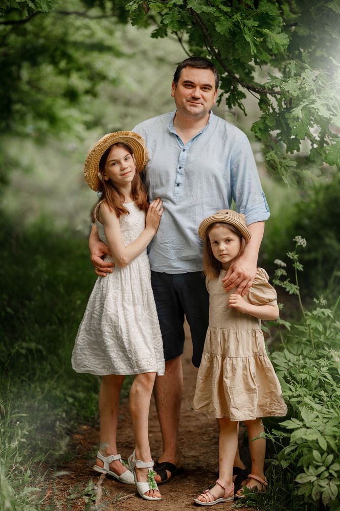 Папа и дочки