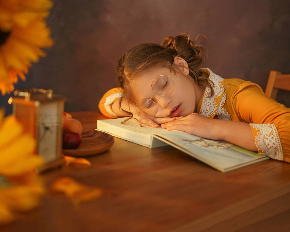 Reading mood before night