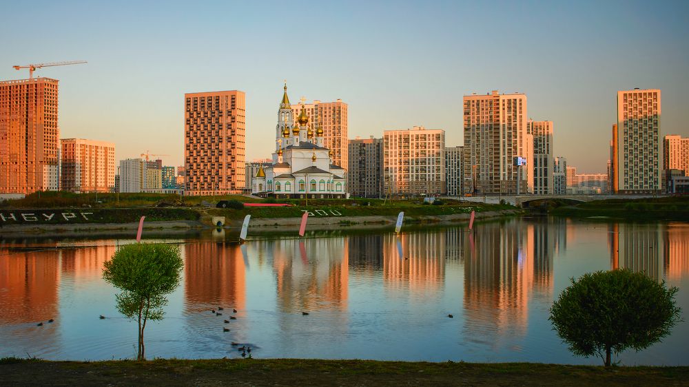 Рассвет в Академическом районе Екатеринбурга.
