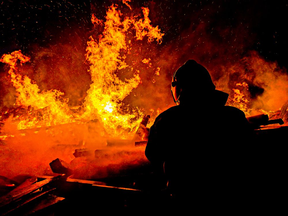 человек и огонь