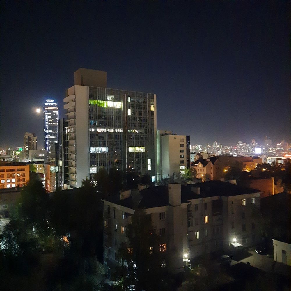 Луна над