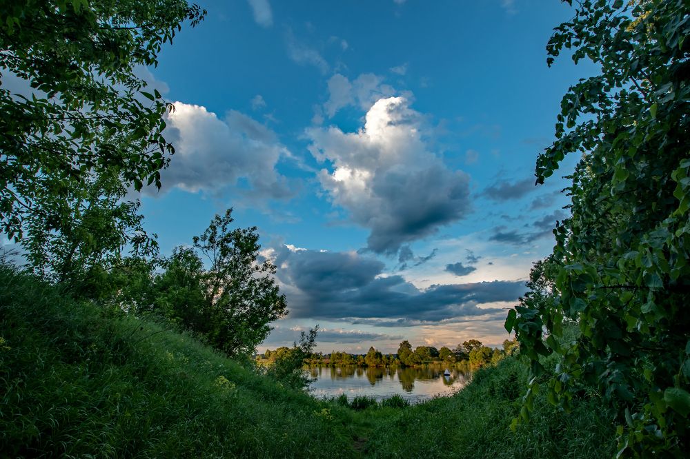 Вечер у реки
