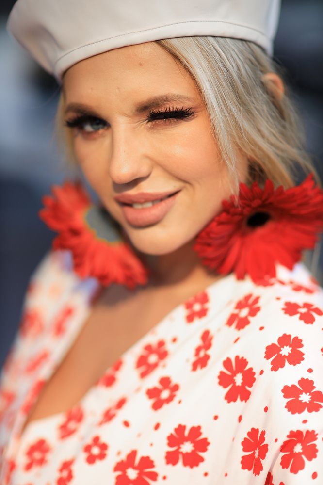 Шикарная блондинка