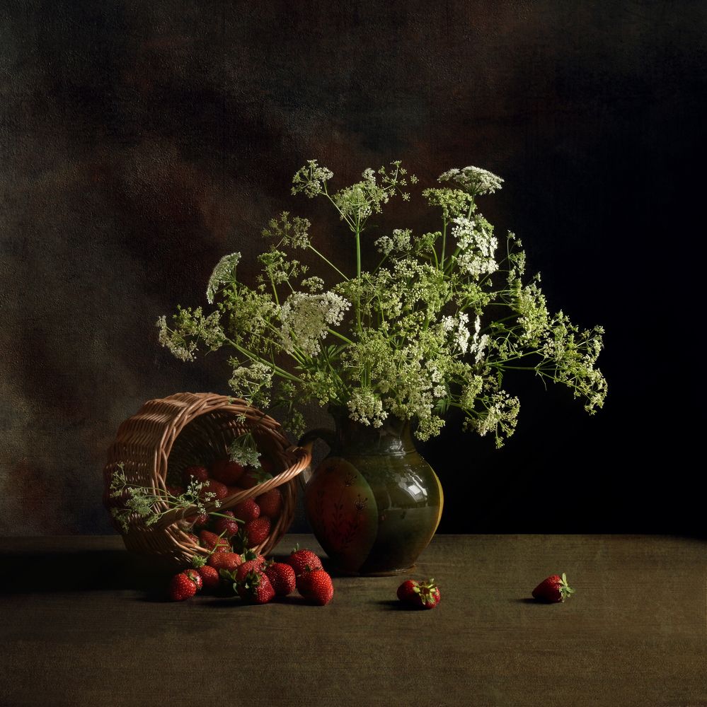 Натюрморт с клубникой